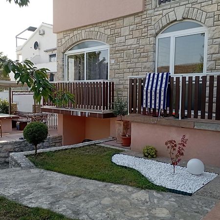 Apartman Sole Daire Karigador Dış mekan fotoğraf