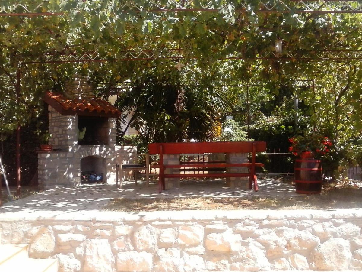 Apartman Sole Daire Karigador Dış mekan fotoğraf