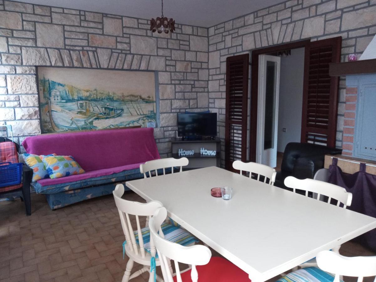 Apartman Sole Daire Karigador Dış mekan fotoğraf